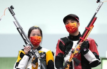 九游娱乐-27日回顾：吹响反击号角勇夺三金 三人女篮进四强